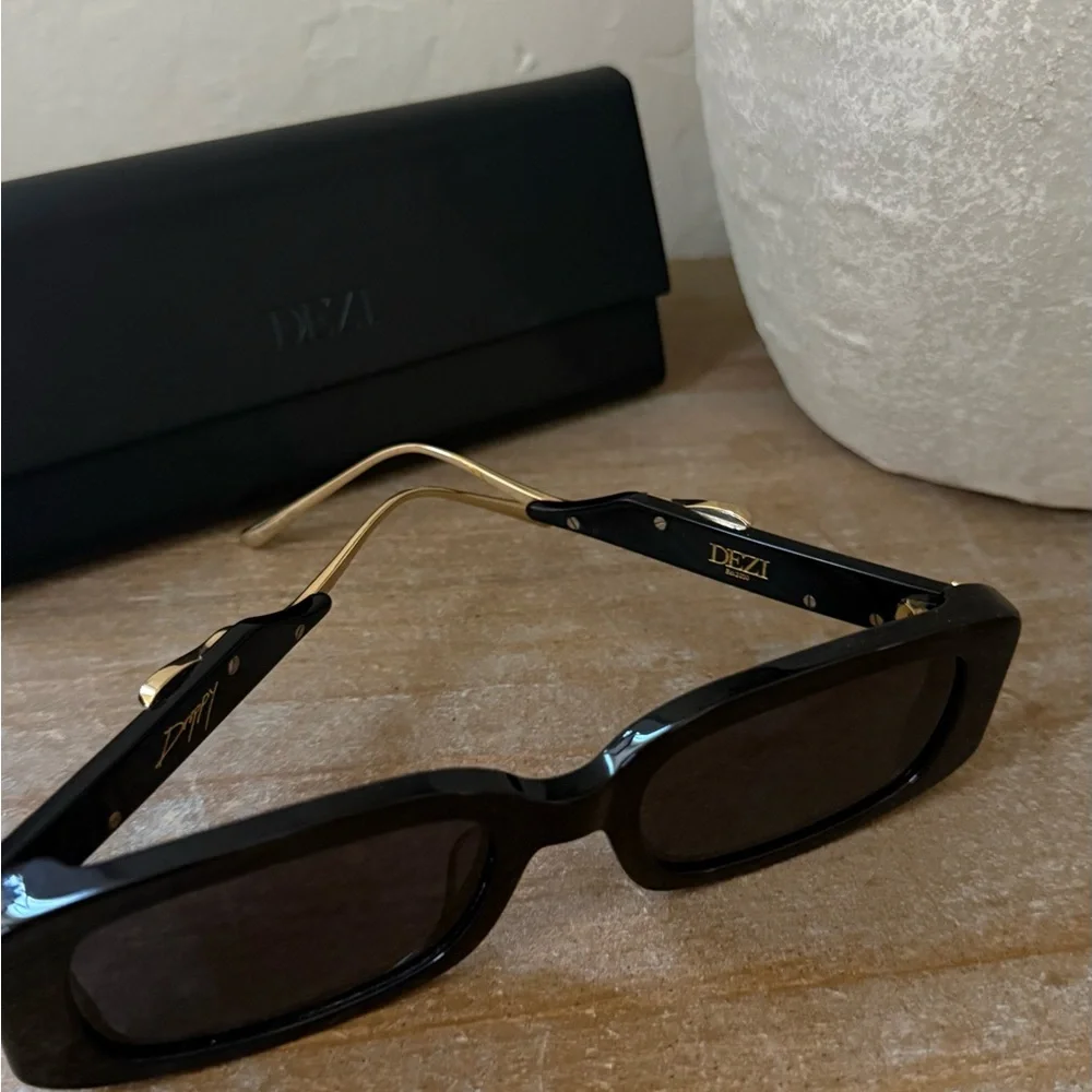 DEZI Drippy Sunglasses